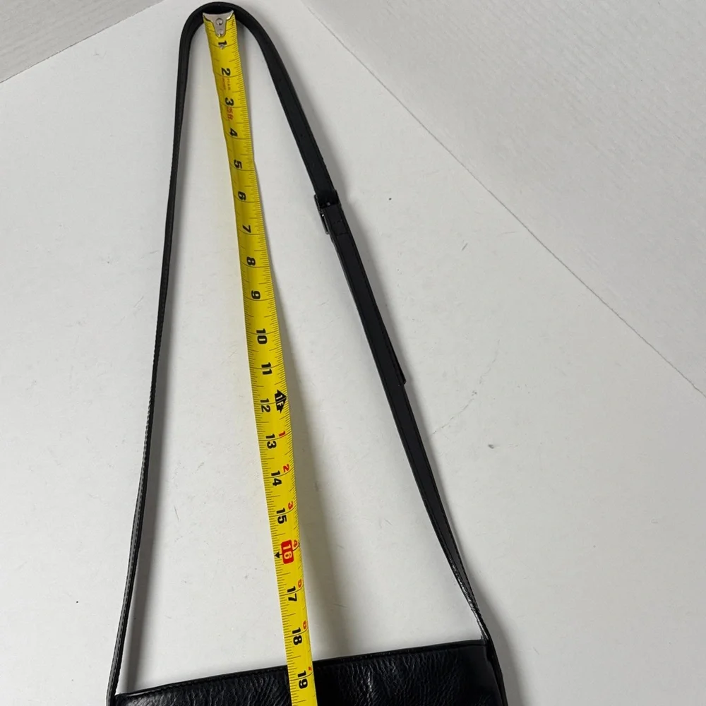 TANO Vintage 90s Minimal Sleek Black Pebble Leather Adjustable Crossbody Bag - Picture 15 of 16